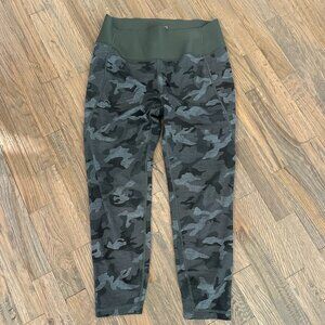 GapFit Camouflage Leggings Size L